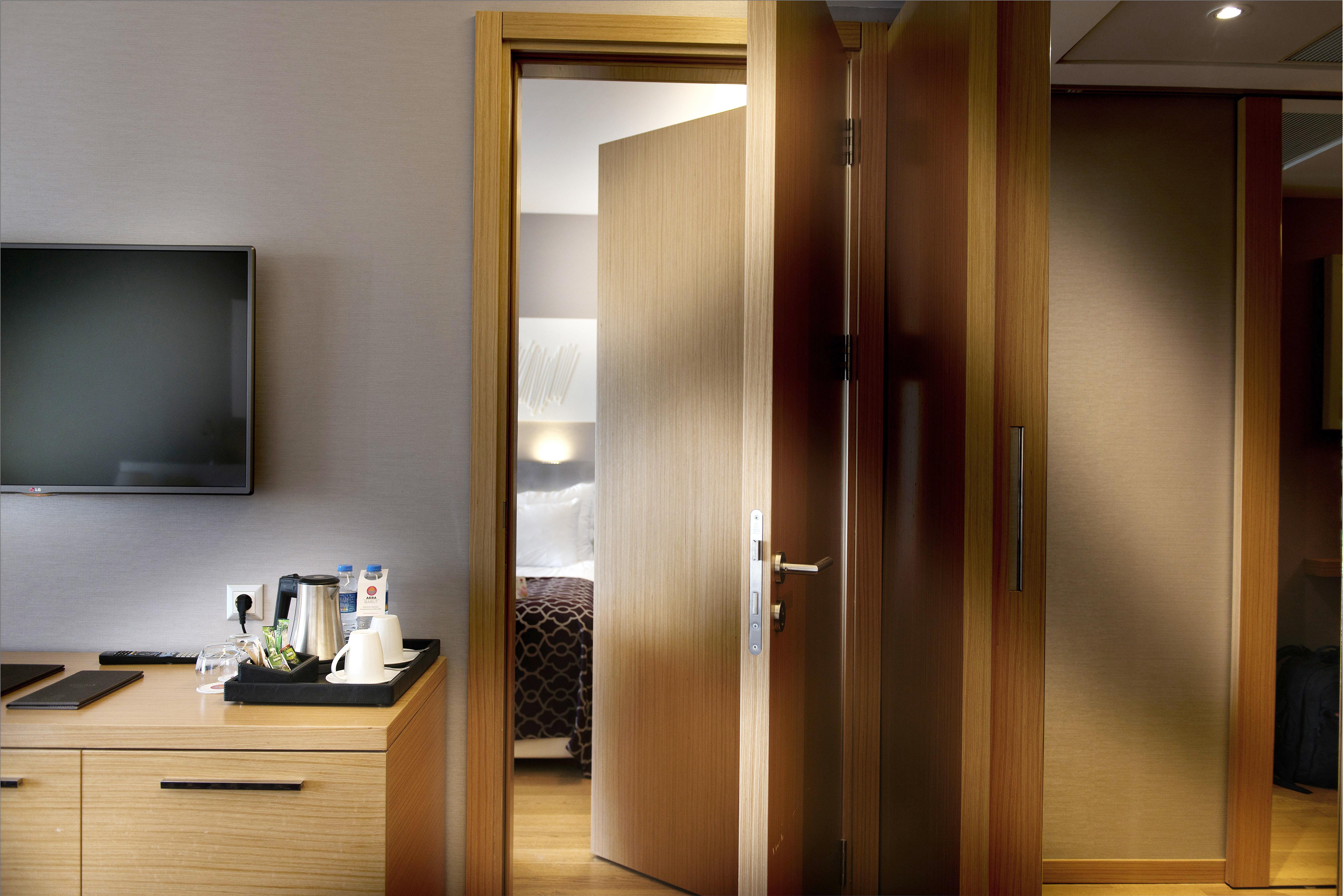 Akra Antalya Hotel Exterior foto A door opening into a hotel room