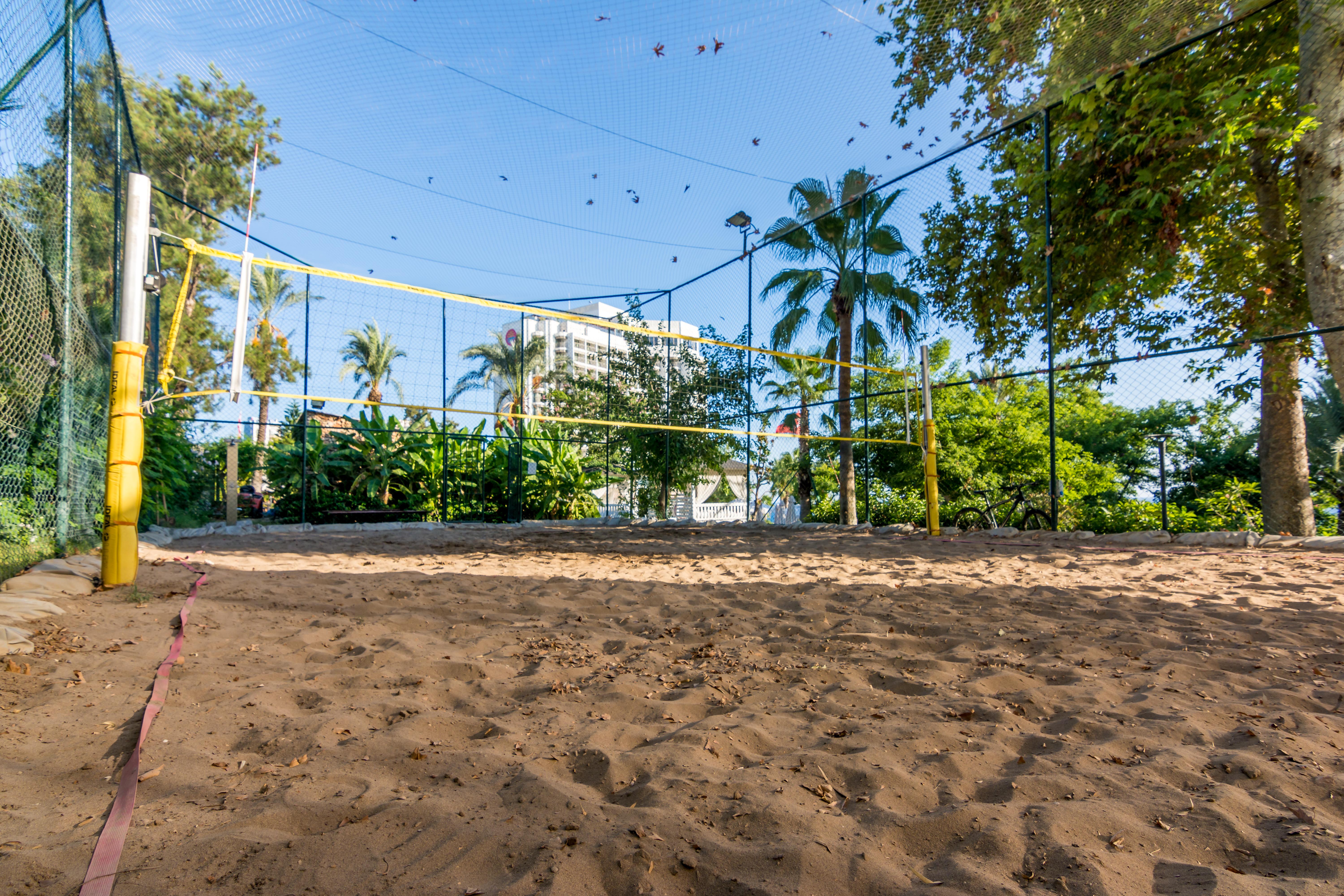 Akra Antalya Hotel Exterior foto Volleyball court at the beach