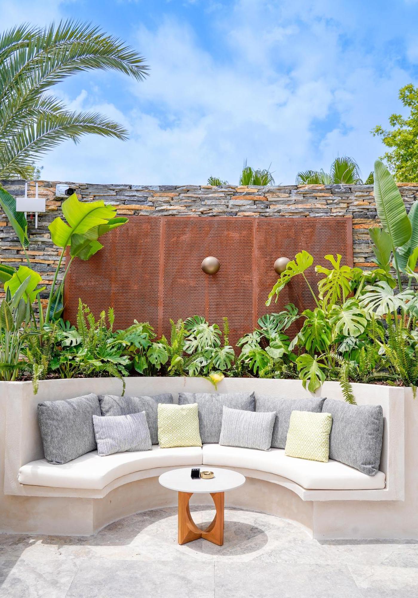 Akra Antalya Hotel Exterior foto A living wall