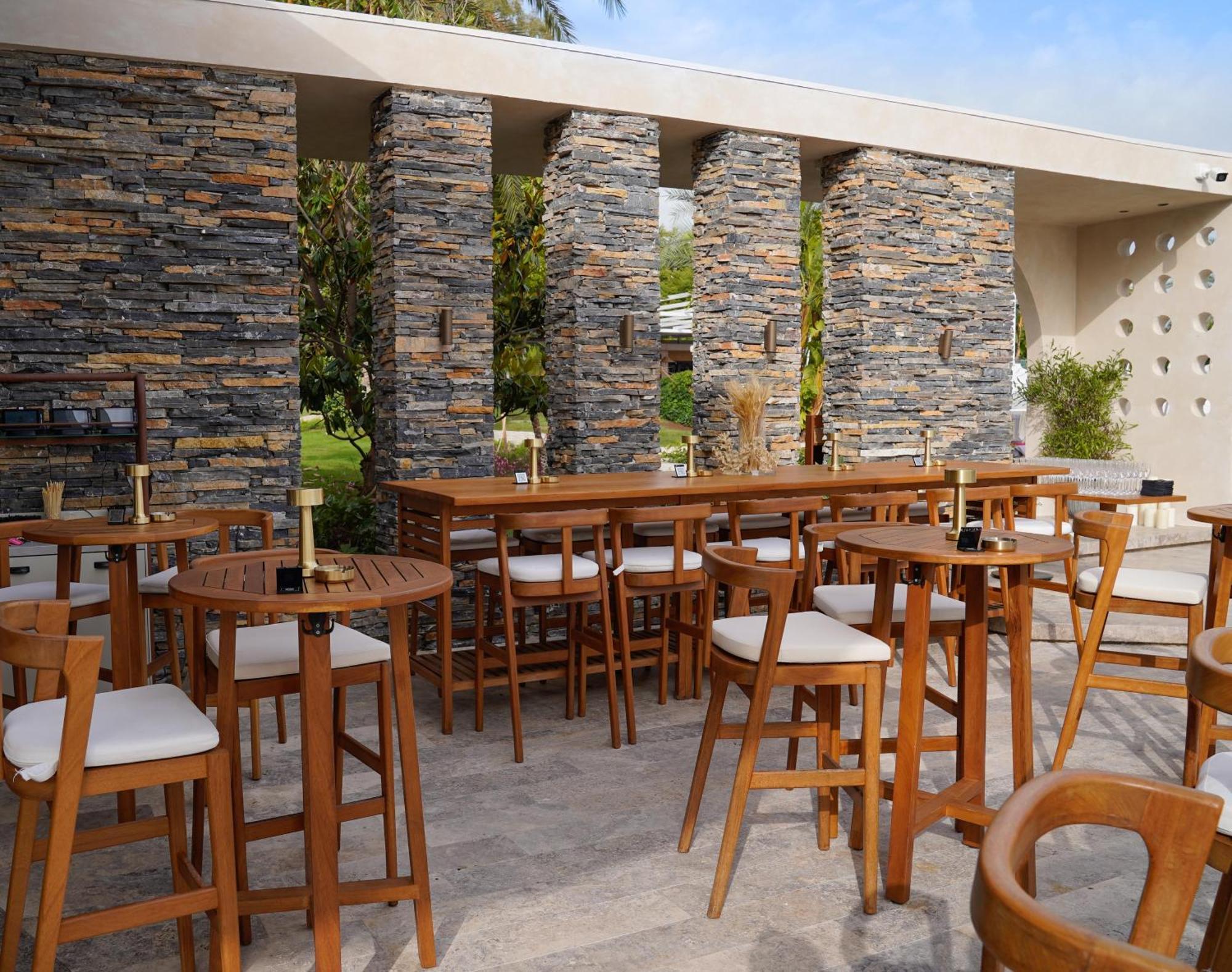 Akra Antalya Hotel Exterior foto The bar at the top of the hotel